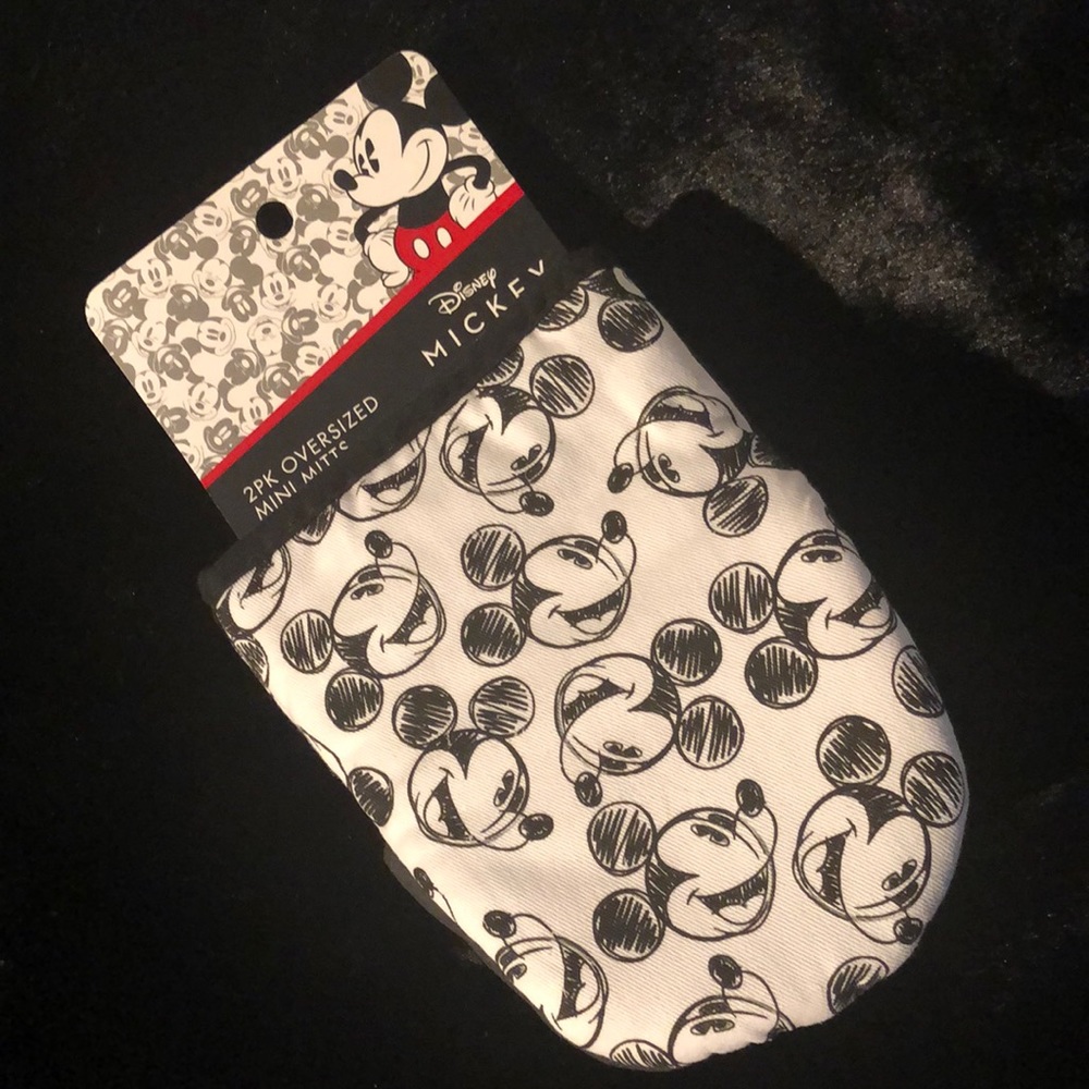 Mickey Mouse 2 pack oversized mini mitts